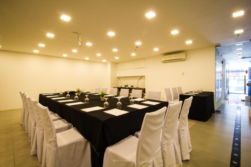 Jade Hotel y Suites Makati City Exterior foto