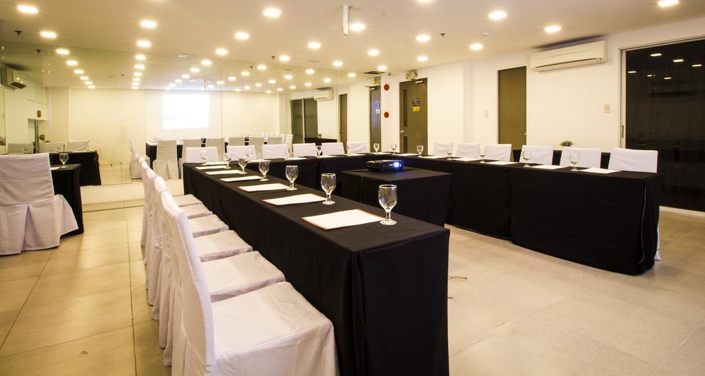 Jade Hotel y Suites Makati City Exterior foto