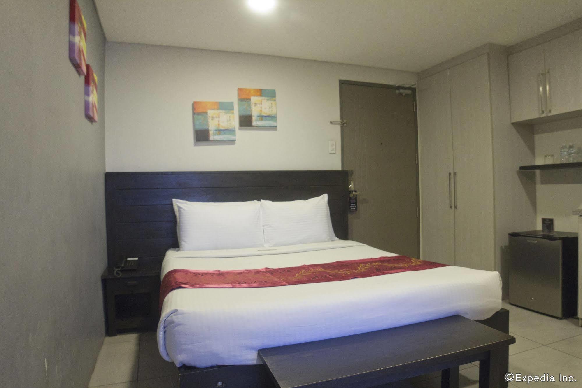 Jade Hotel y Suites Makati City Exterior foto