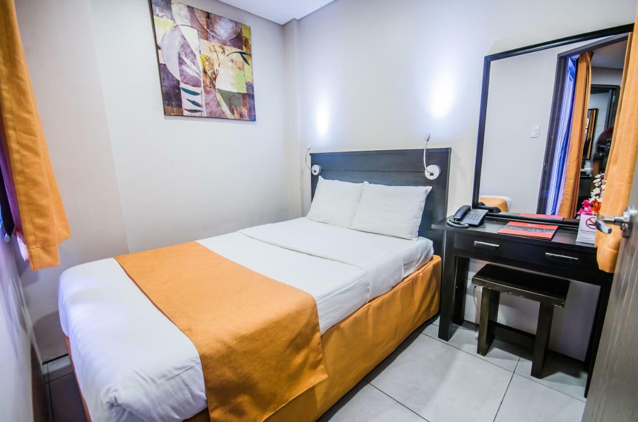 Jade Hotel y Suites Makati City Exterior foto